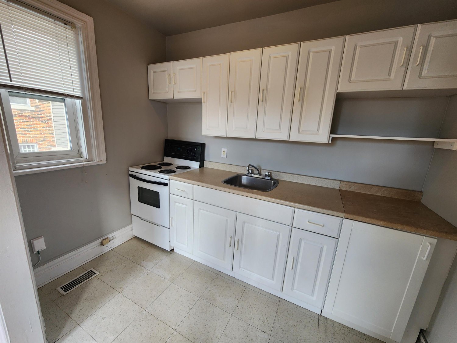 centretown-421-bronson-ave-101-big-1
