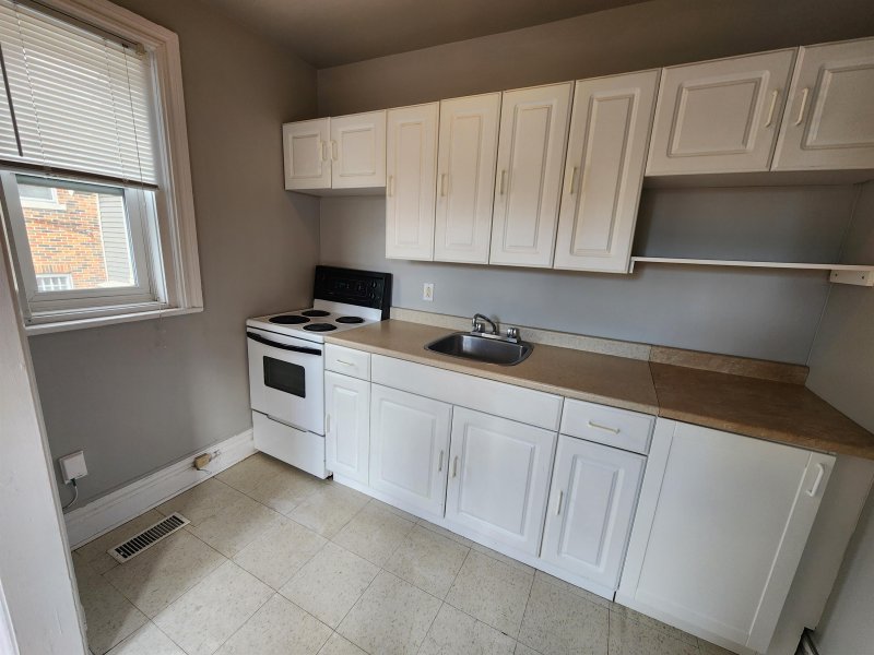 centretown-421-bronson-ave-101-small-1